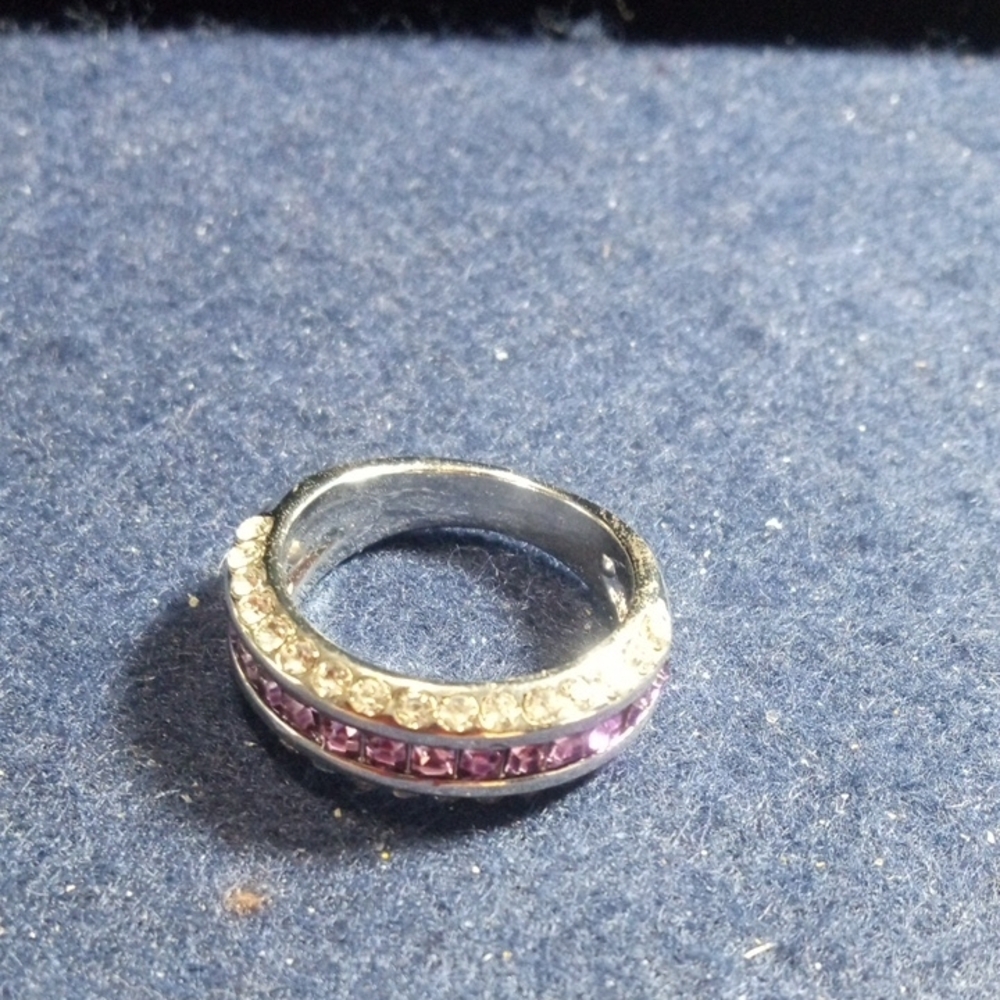 Dazzling Silvertone and Purple Women's Ring Size 8 - Picture 5 of 6